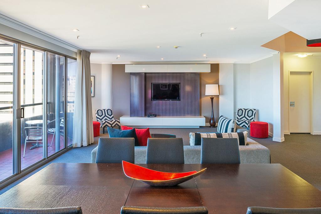 Mantra On The Park Aparthotel Мелбърн Стая снимка