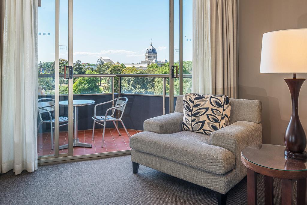 Mantra On The Park Aparthotel Мелбърн Стая снимка